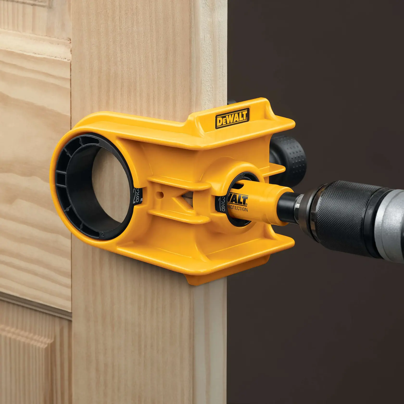 DEWALT® Kit para Instalación de Cerraduras de Puerta Bi-Metal (4 Piezas)