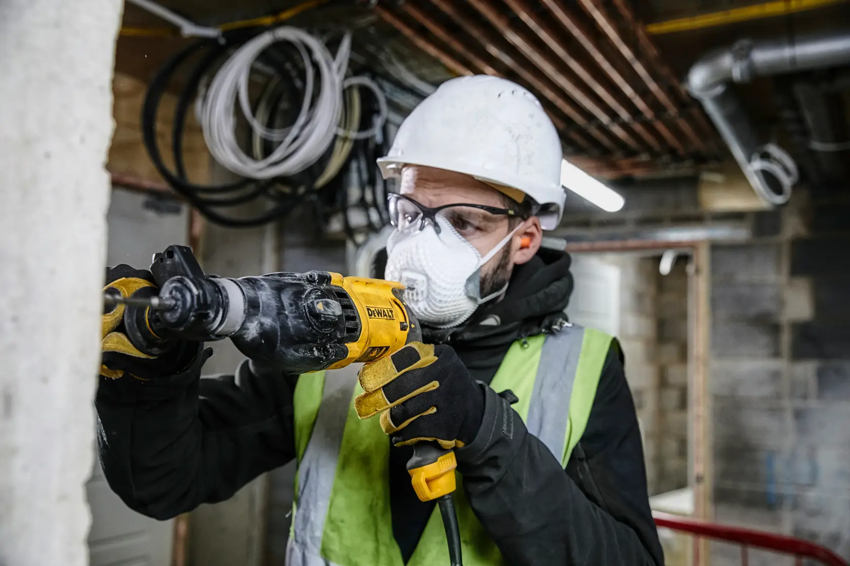 DEWALT® Kit de Rotomartillo de 1" (26mm) de 2.9j