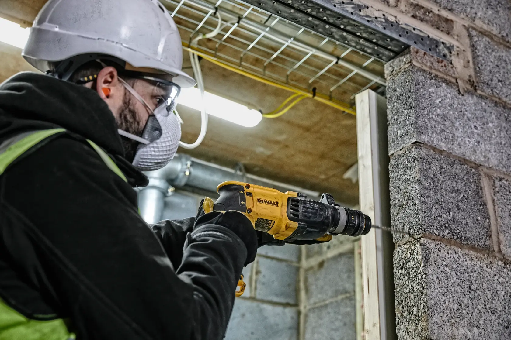 DEWALT® Kit de Rotomartillo de 1" (26mm) de 3.0j con Mandril de Acople Rápido