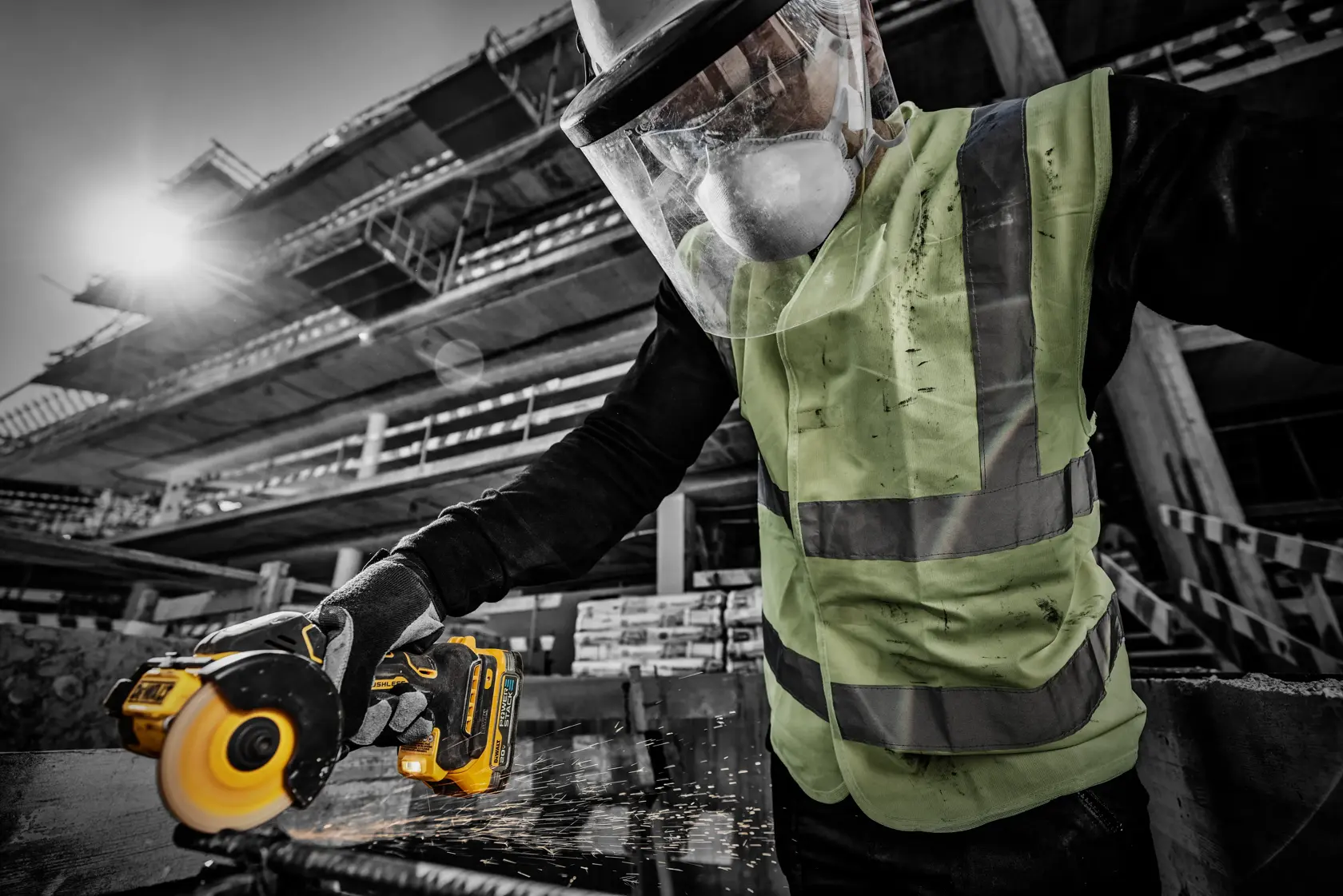 DEWALT® 20V MAX* POWERSTACK™ Kit de (2) Baterias Compactas de 1.7 Ah, Cargador y Bolso