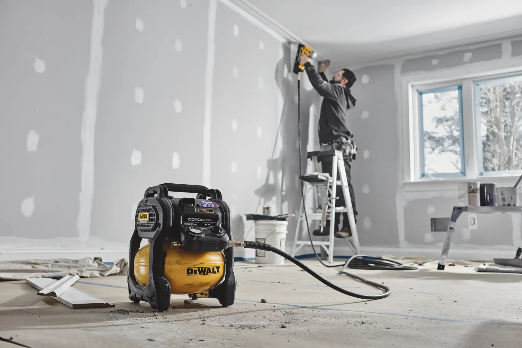 DEWALT® 20V MAX* Kit de Compresor de Aire de 2.5 gal Inalámbrico sin Carbones