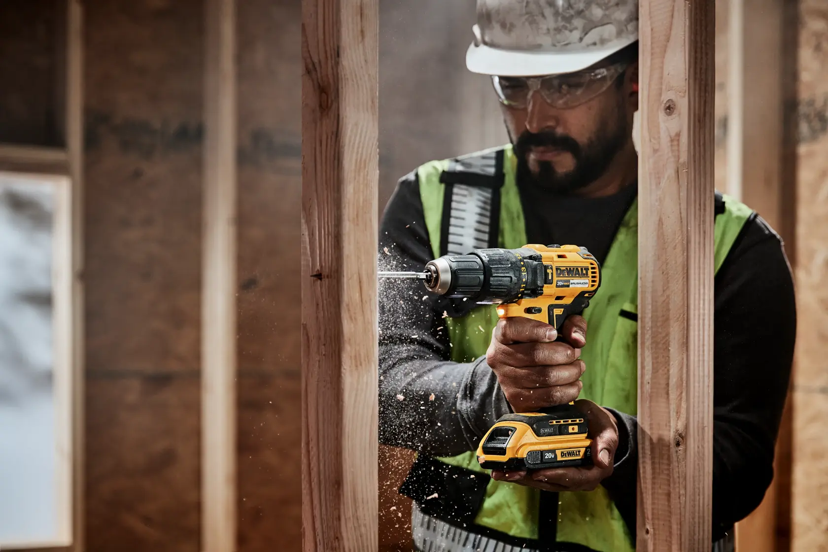 DEWALT® 20V MAX* Kit de Taladro Percutor/Atornillador de 1/2" (13mm) Inalámbrico sin Carbones con (2) Baterías de Ion de Litio de 2.0 Ah y Cargador