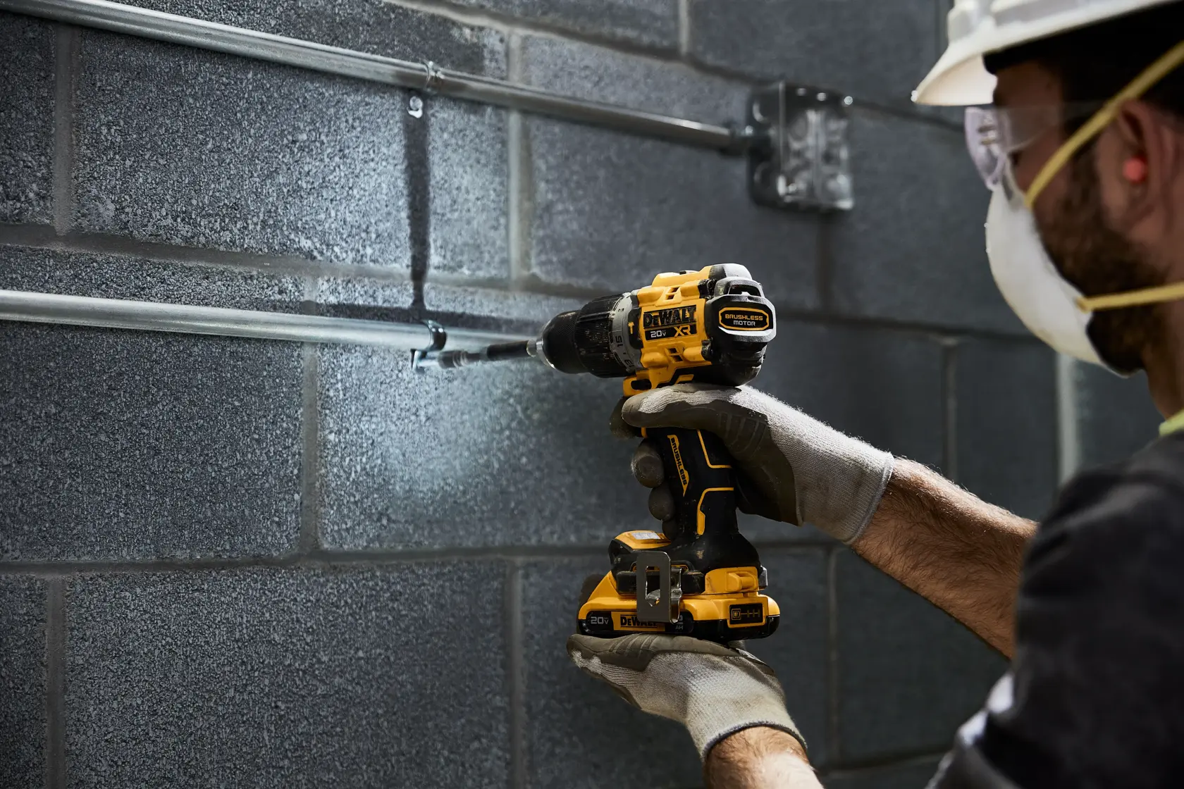 DEWALT® Taladro Percutor/Atornillador de 1/2" (13mm) Inalámbrico sin Carbones de 20V MAX* XR® (Solo Herramienta)