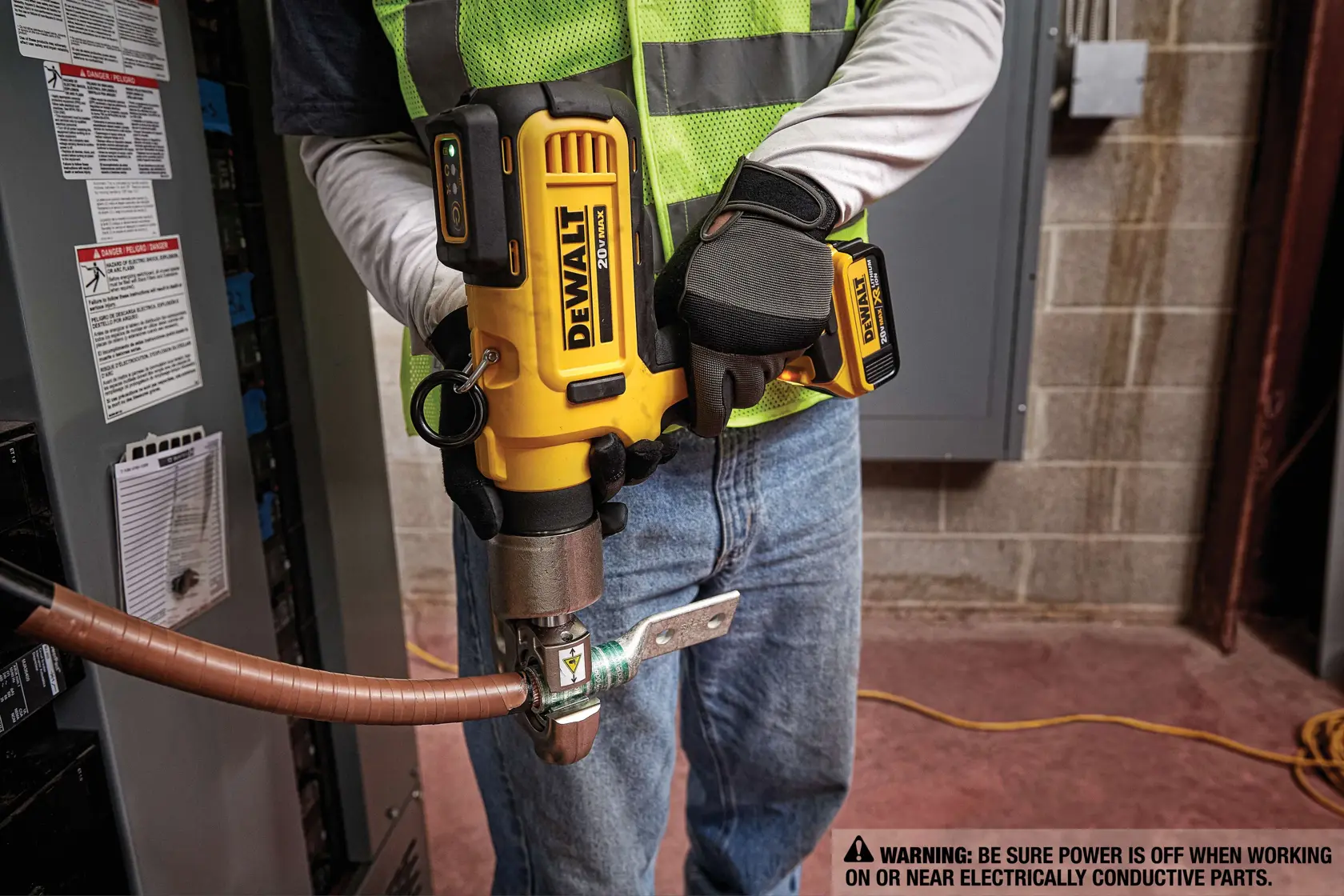 DEWALT® 20V MAX* Kit de Herramienta de Crimpado de Cables Inalámbrica, (2) Baterías de 2.0 Ah y Cargador