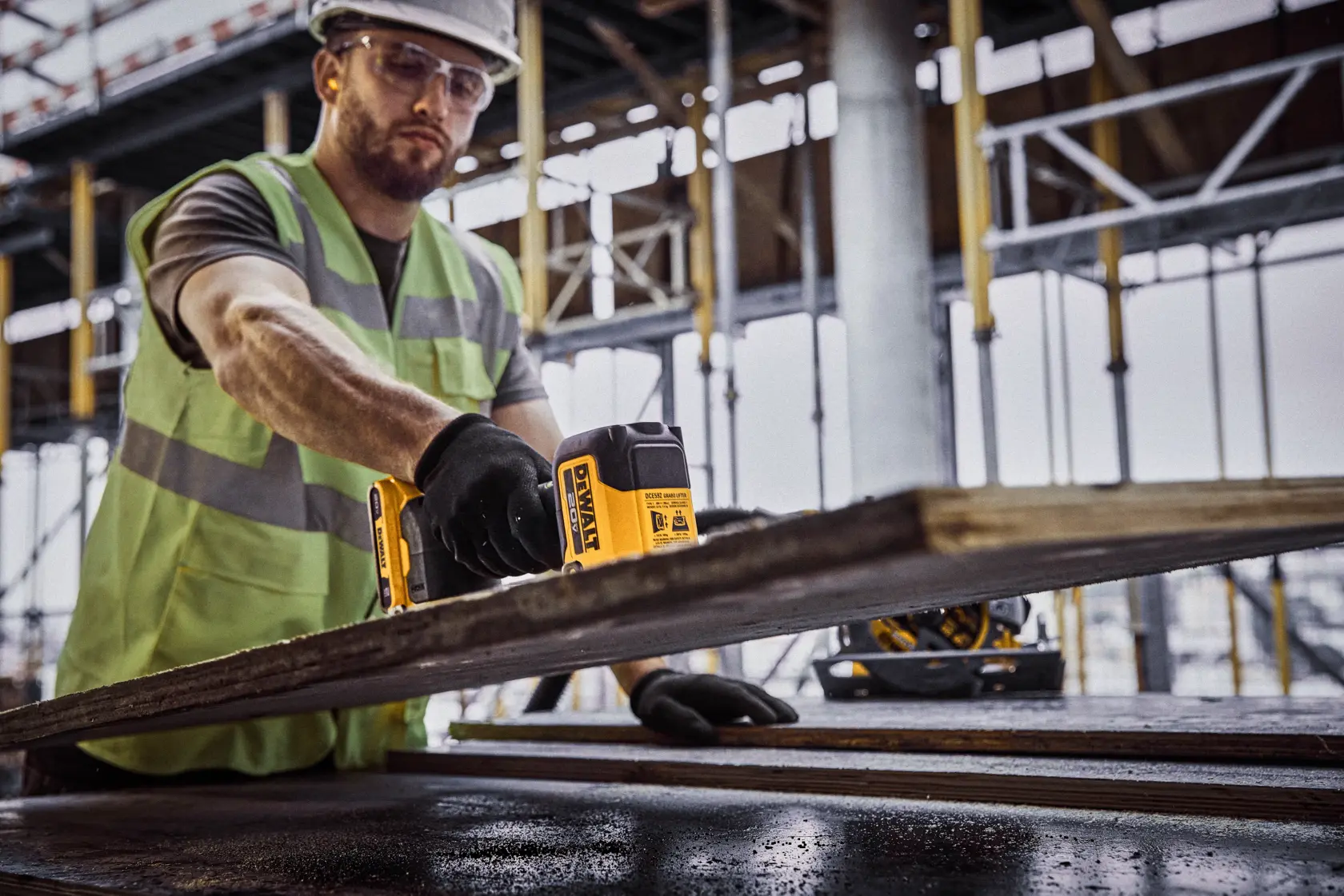 User lifting plywood with DEWALT 20V MAX Grabo Lifter