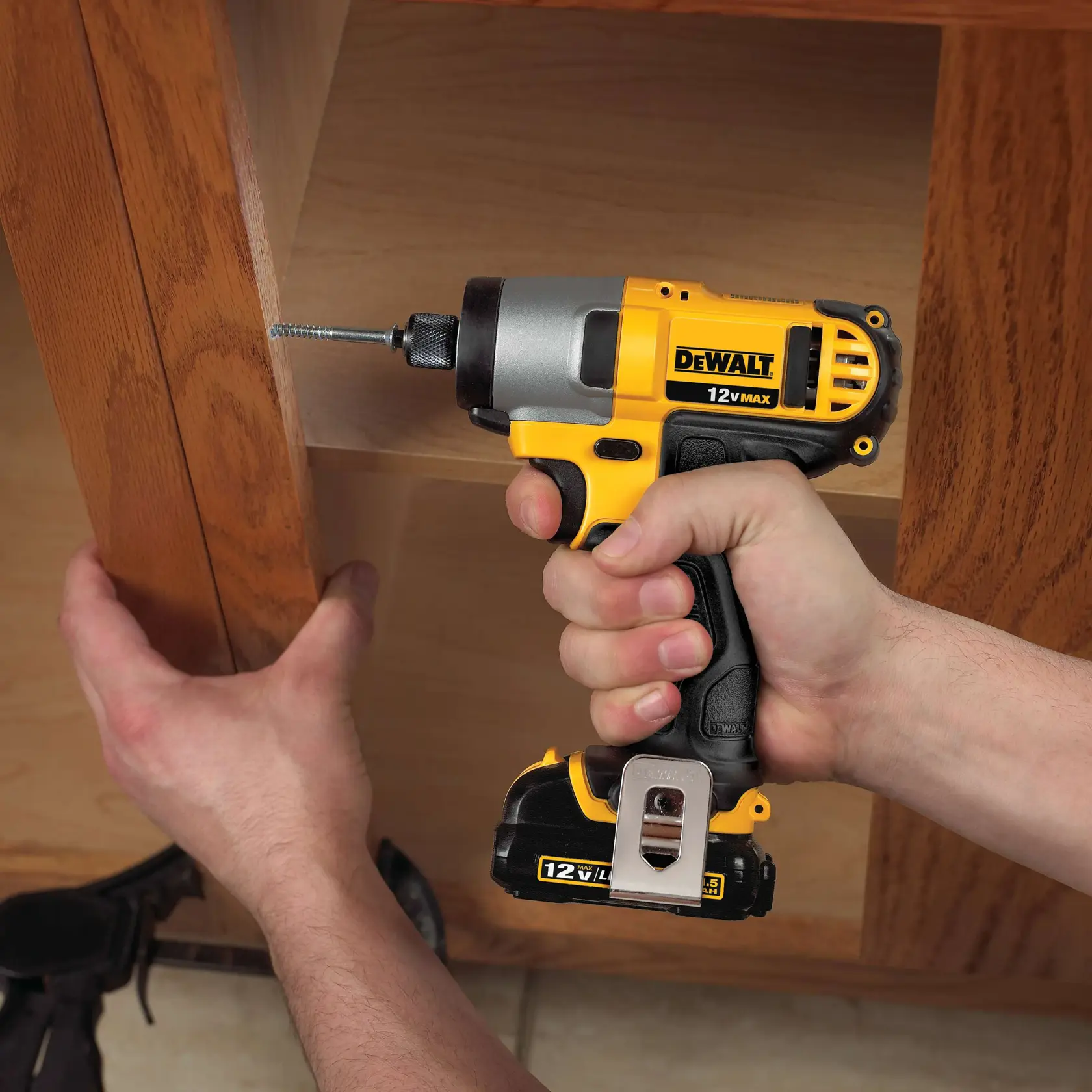 DEWALT® 12V MAX* Kit de Atornillador de Impacto 1/4" (6.4mm)