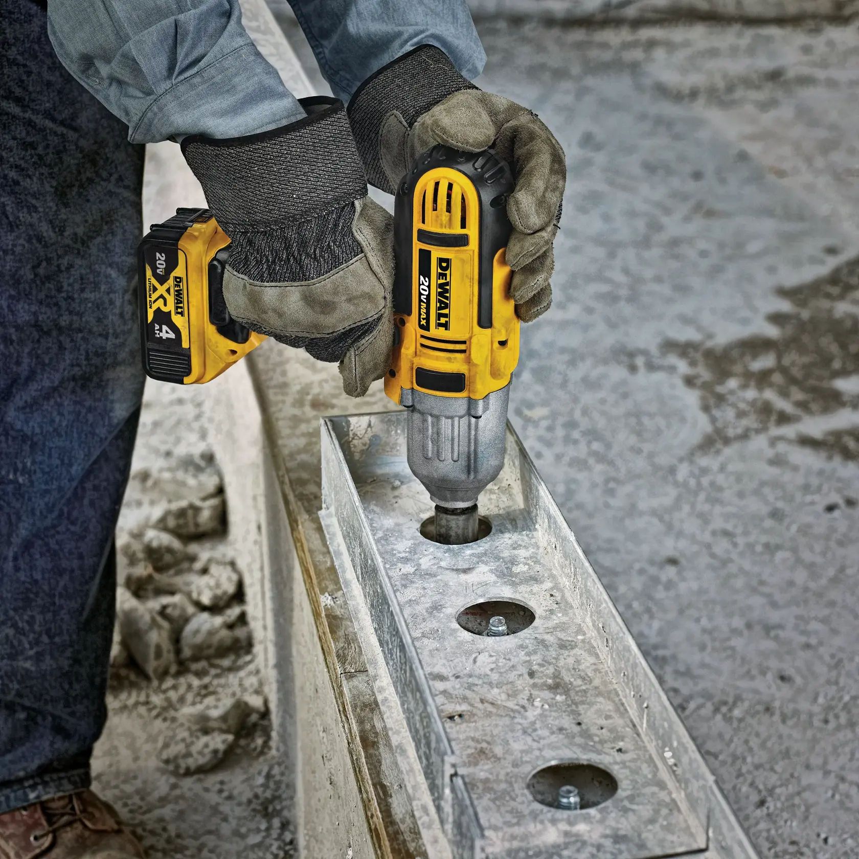 HIGH TORQUE IMPACT WRENCH in action