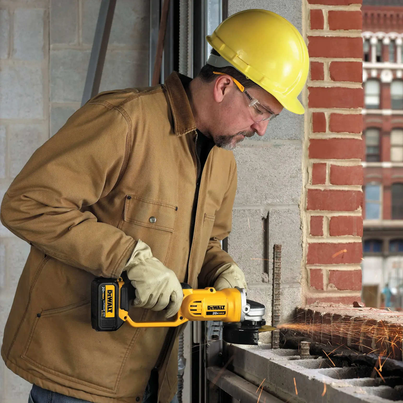 DEWALT® 20V MAX* Combo de Taladro Percutor/Atornillador de 1/2" (13mm) y Esmeriladora Angular de 4-1/2" (115mm) Inalámbrico sin Carbones con (2) Baterías de 5.0 Ah y Cargador con Caja TSTAK®