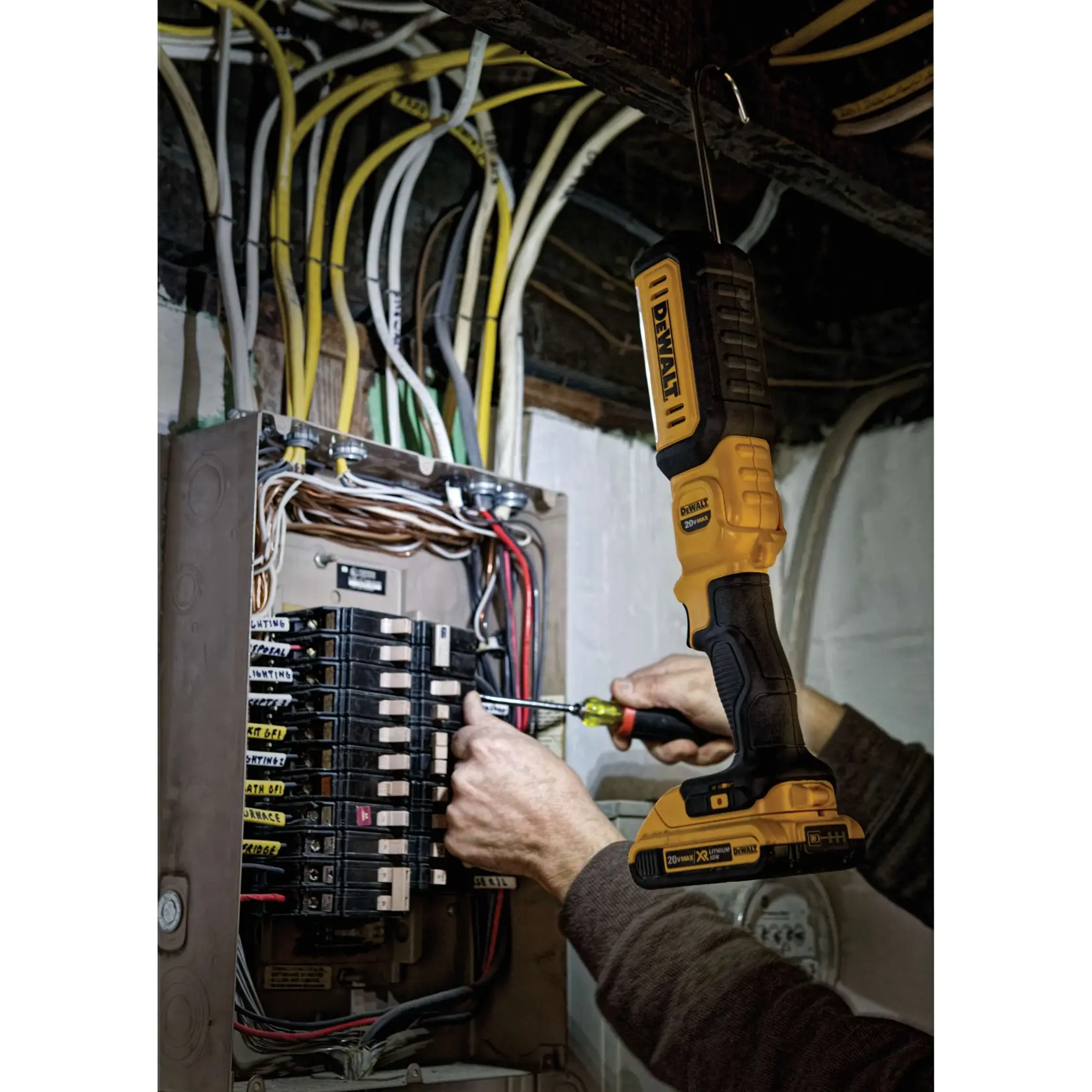 DEWALT® 20V MAX* Linterna LED de Área Portátil (Solo Herramienta)