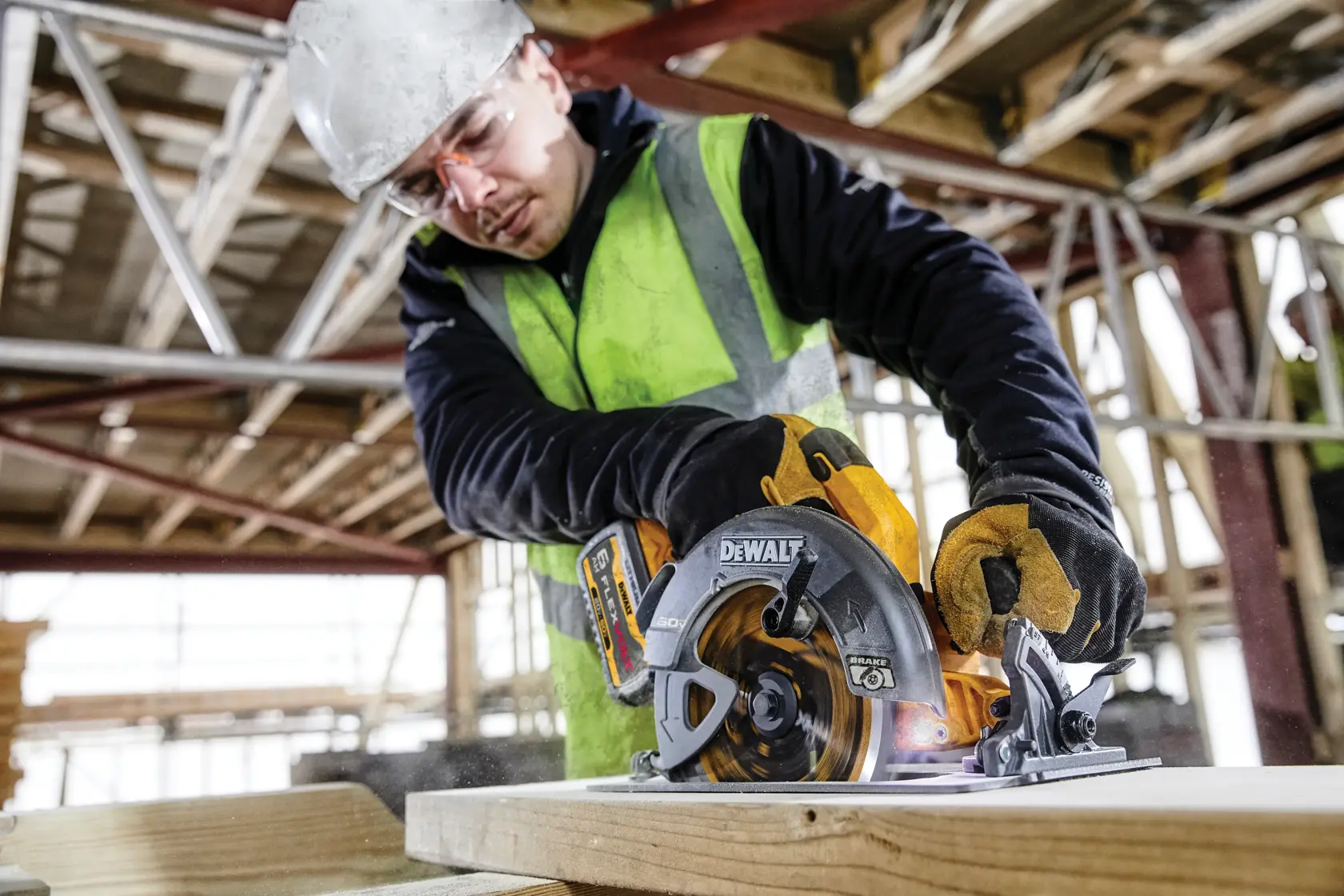 DEWALT® 60V MAX* Kit de Sierra Circular de 7-1/4" (185mm) Inalámbrica sin Carbones (1) Batería de 6.0 Ah y Cargador