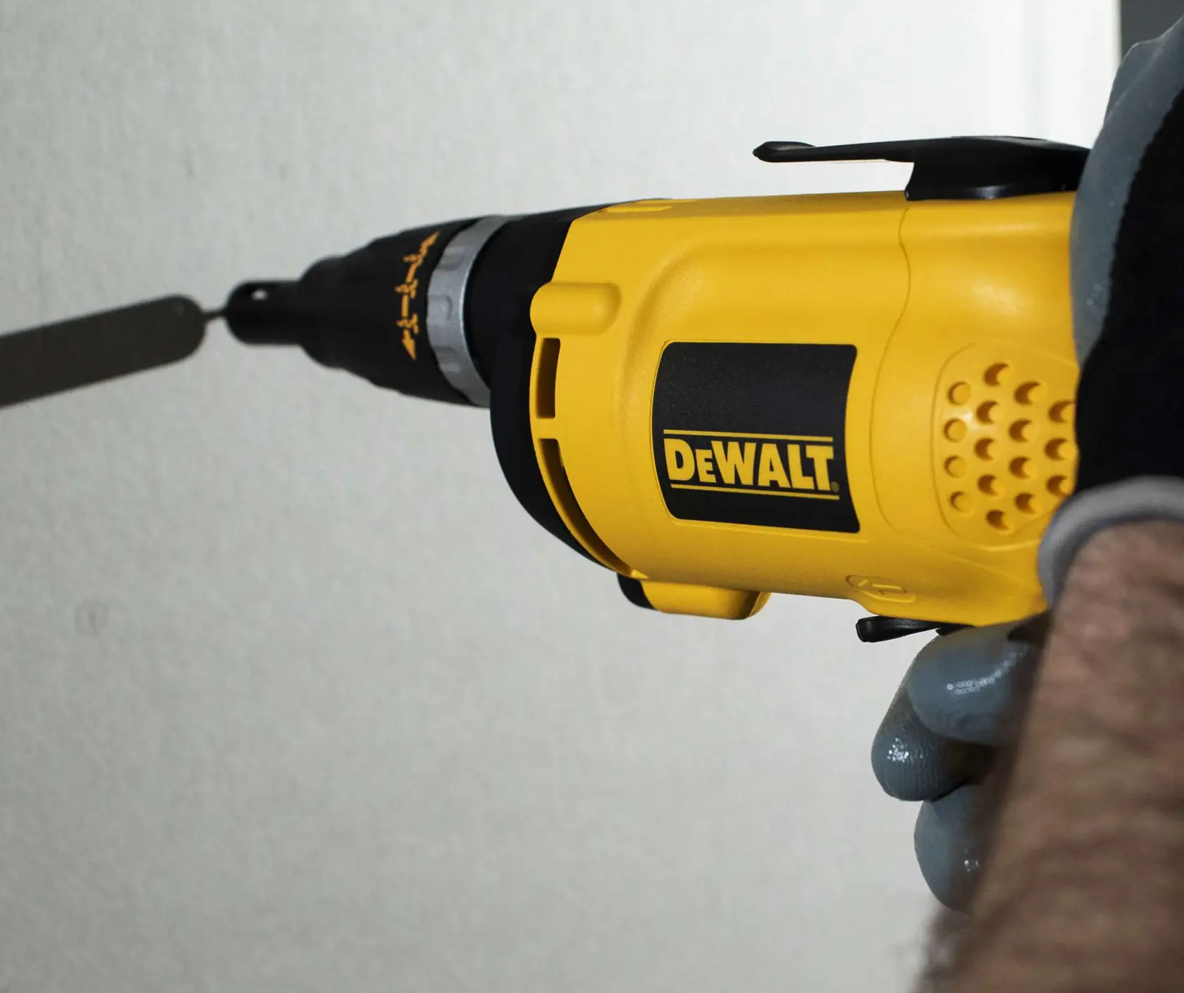DEWALT® Pistola para Tornillos de Tablaroca VSR de Alta Velocidad de 5,300 rpm, 6.0-Amp