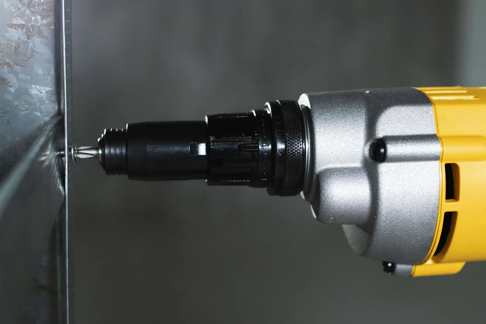 DEWALT® Atornillador de 1/4" (6.4mm) con VERSA-CLUTCH