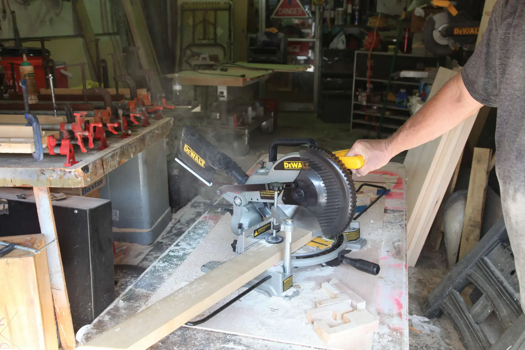 DEWALT® Sierra Ingletadora Compuesta de 10" (254mm) Eléctrica