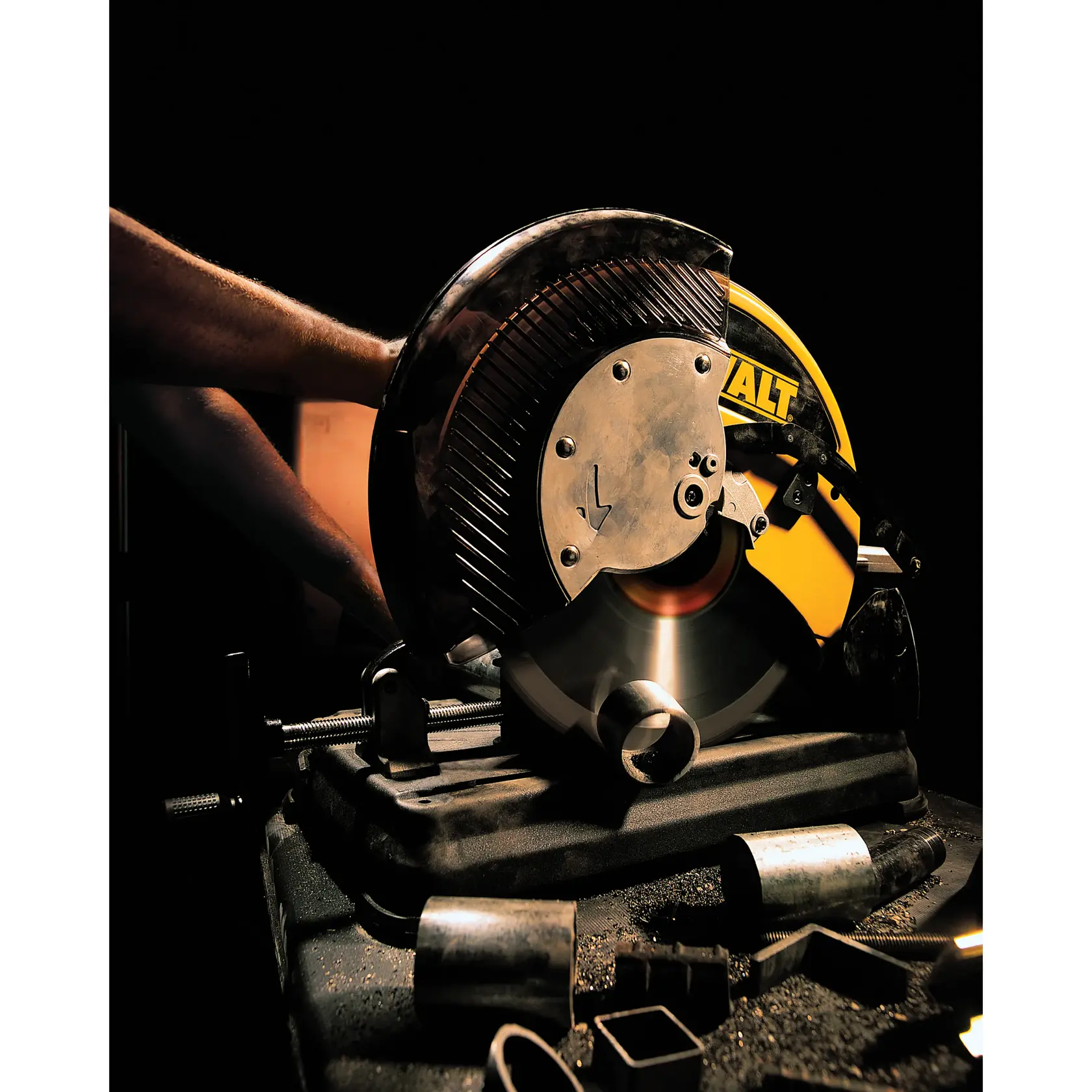 DEWALT® Hoja de Corte de Metal de 14 Pulgadas, Corte de Metal Ferroso, 66 Dientes