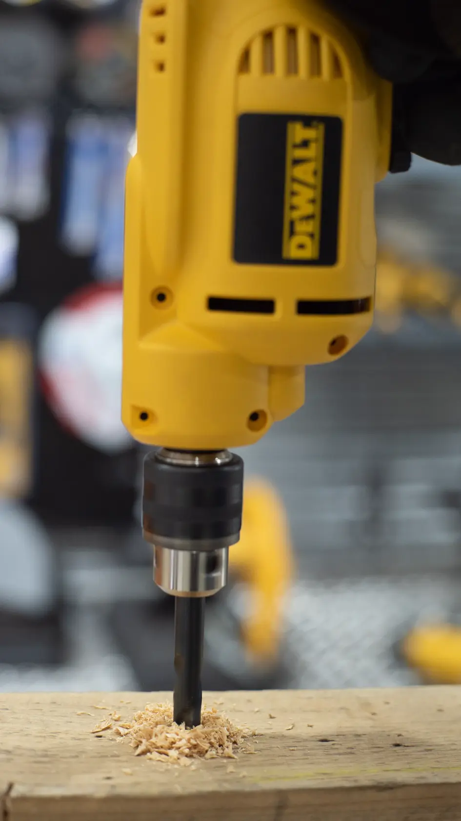DEWALT® Taladro Eléctrico con Cable de Alta Velocidad de Rotación de 3/8 Pulg (9.5mm)