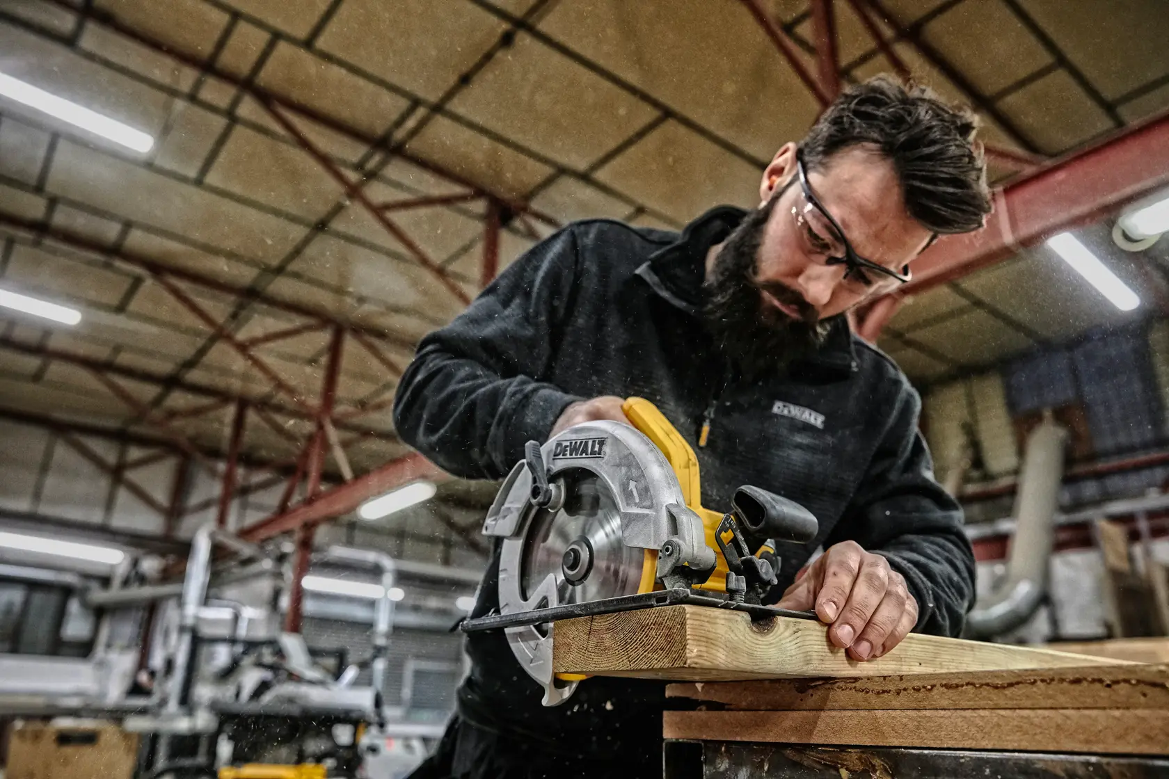 DEWALT® Sierra Circular de 7-1/4" (184mm) de 1350W