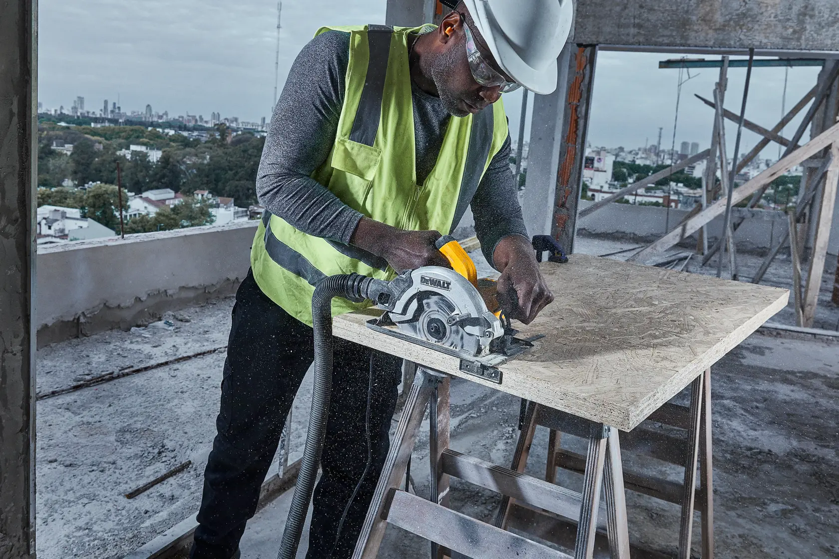 Corded Circular Saw Cutting Wood with Connection to Dust Extractor