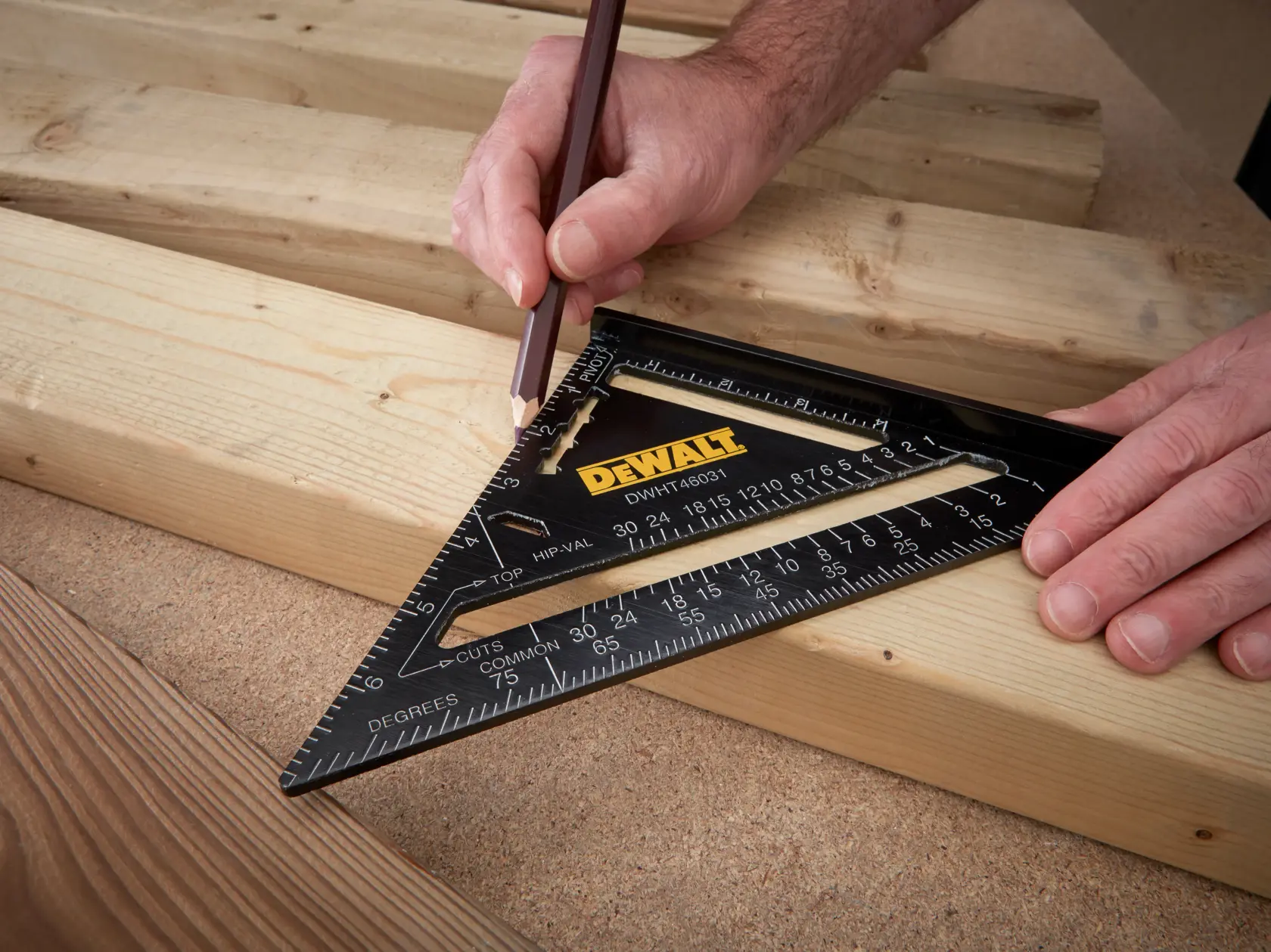 DEWALT® Escuadra Premium para Vigas de  7" (177mm)