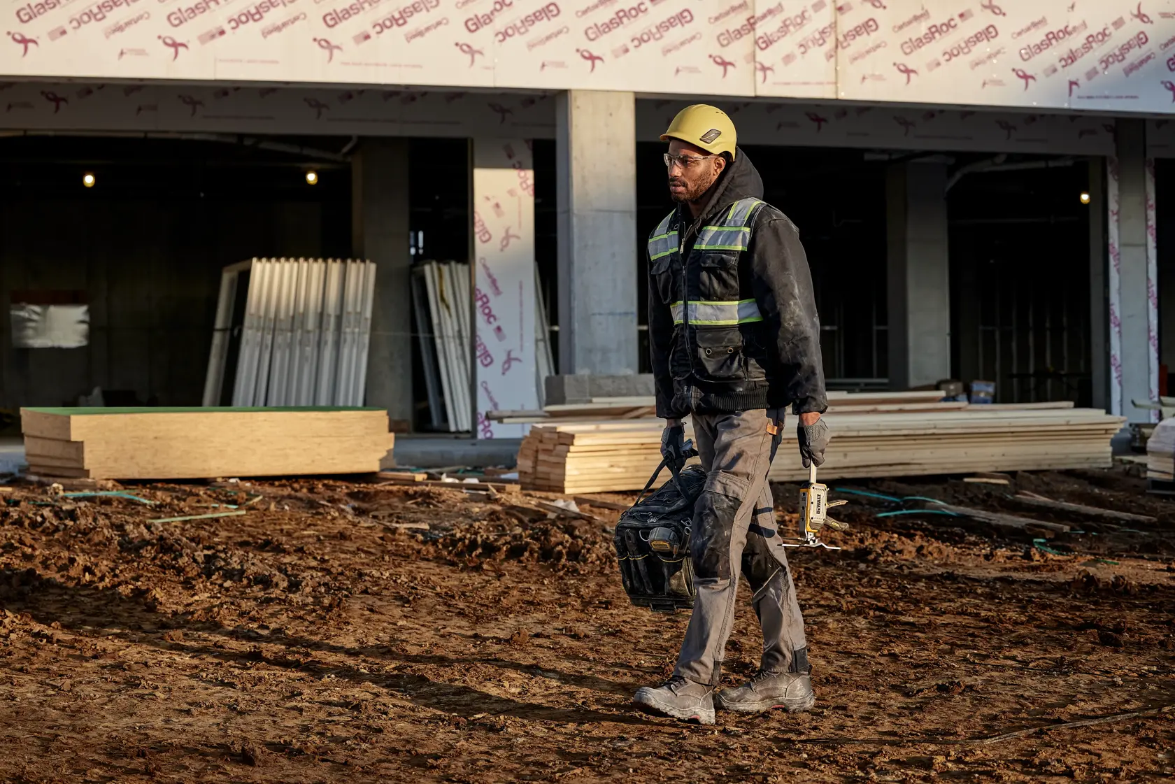 Worker carrying DEWALT(R) TOUGHSERIES(TM) CONSTRUCTION JACK on jobsite